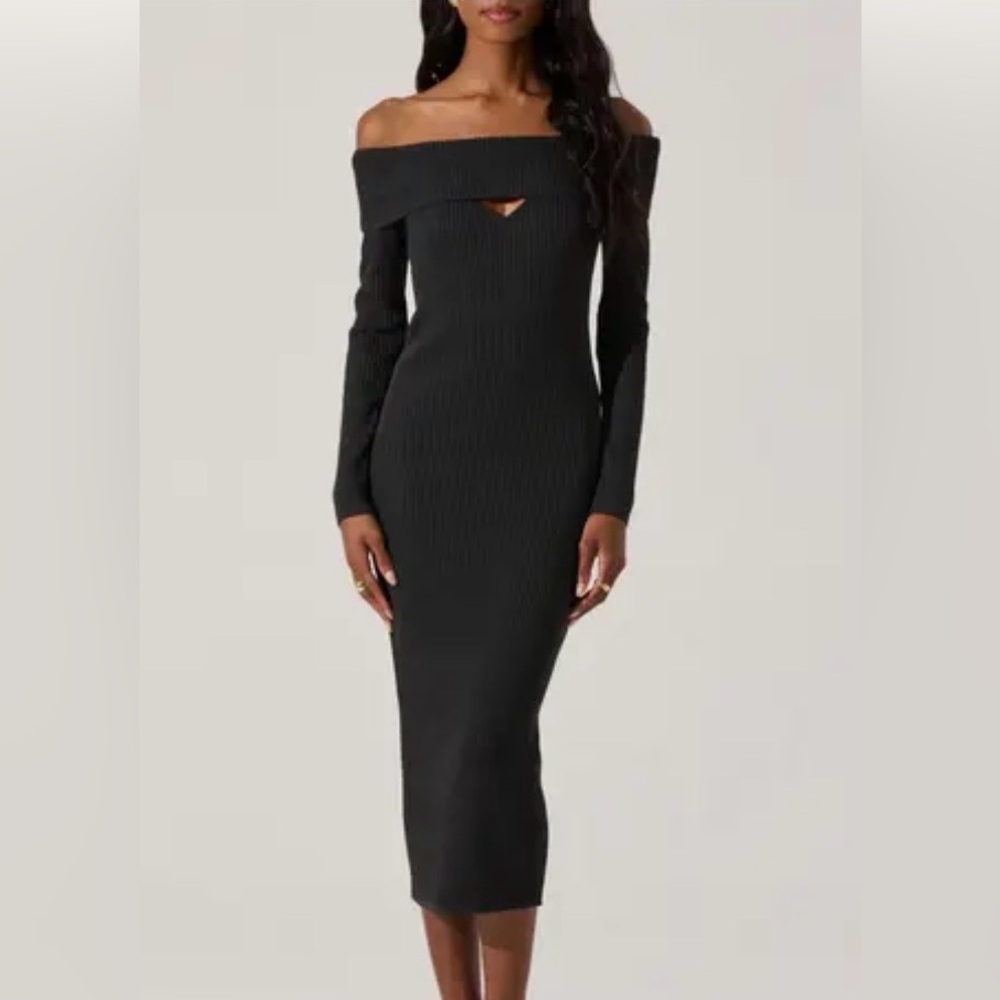 Astr Cutout Off the Shoulder Ribbed Fitted Dress.